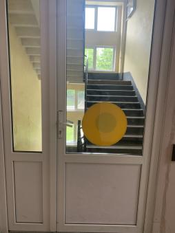 Маркировки дверей и прозрачных полотен для пользования инвалидов